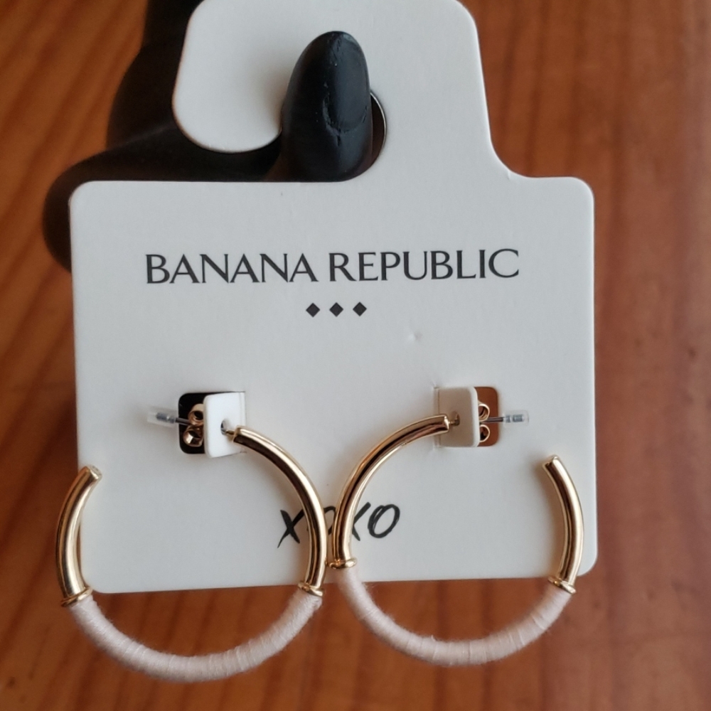 Banana Republic Blush Threaded Gold Hoop Earrings
